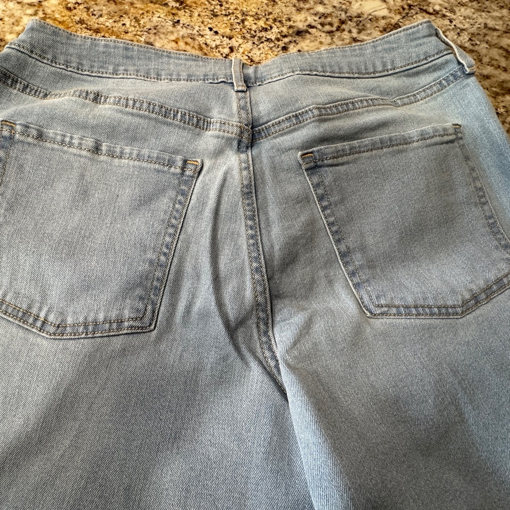 NWT - Old Navy High-rise WOW wide leg jeans Light Wash- size 10 Petite - Picture 6 of 10